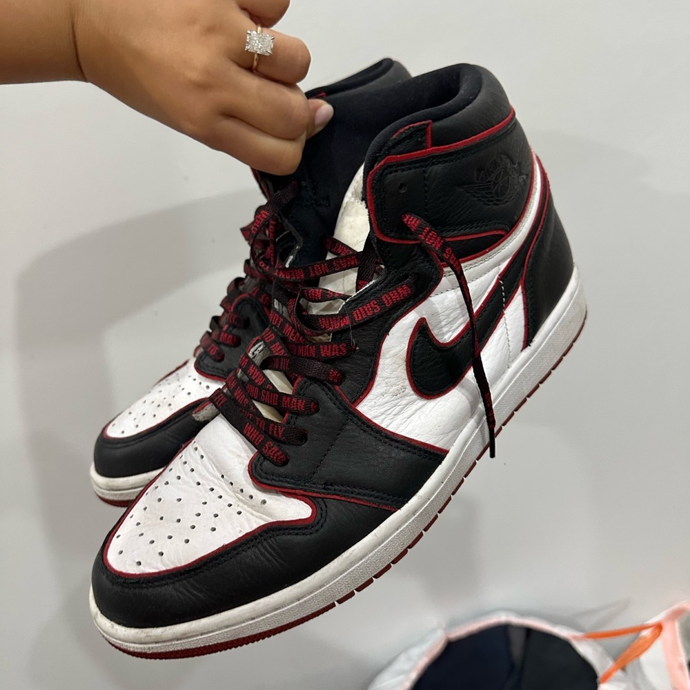 Nike Air Jordan 1 Retro High bloodline Black and White Sneakers